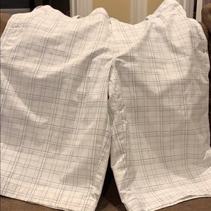 Like New Under Armour golf shorts